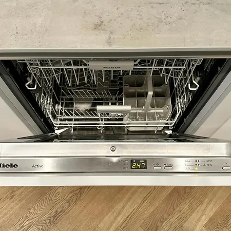 Avec Vue Sur Les Montagnes A
